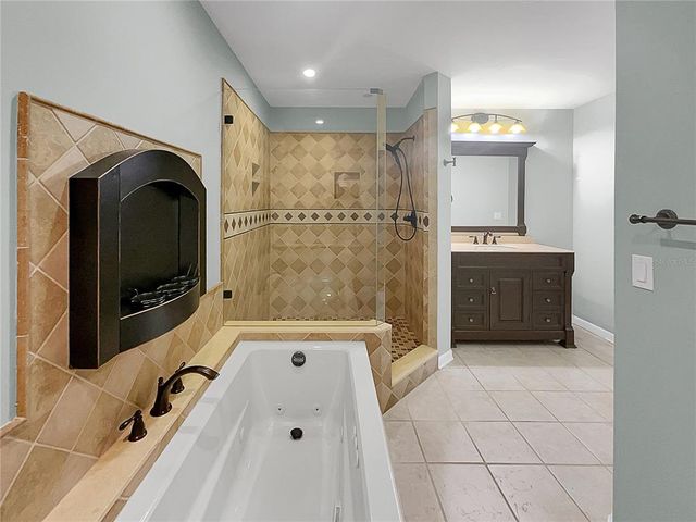 13516 PALMWOOD LANE, Tampa, FL 33618