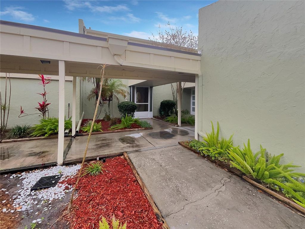 13516 PALMWOOD LANE, Tampa, FL 33618