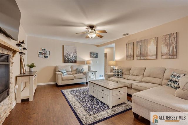 39 Kendall Road, South Brunswick, NJ 08824