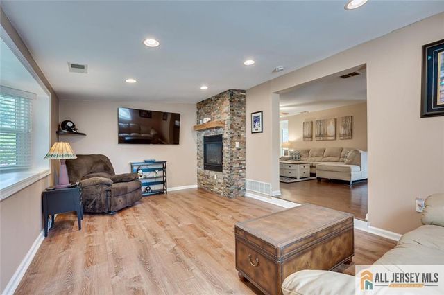 39 Kendall Road, South Brunswick, NJ 08824