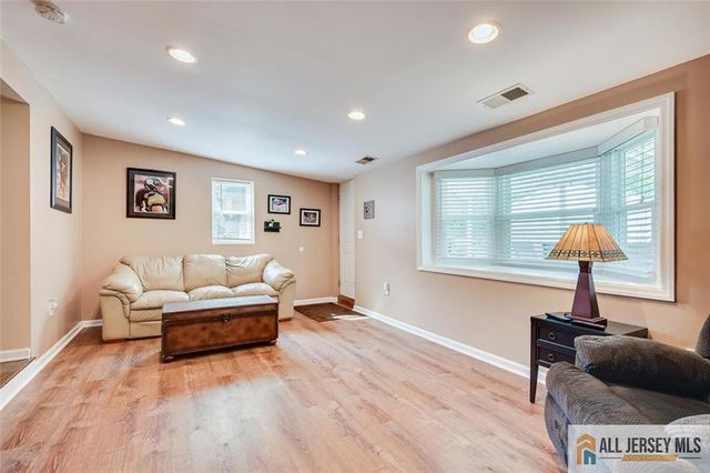 39 Kendall Road, South Brunswick, NJ 08824