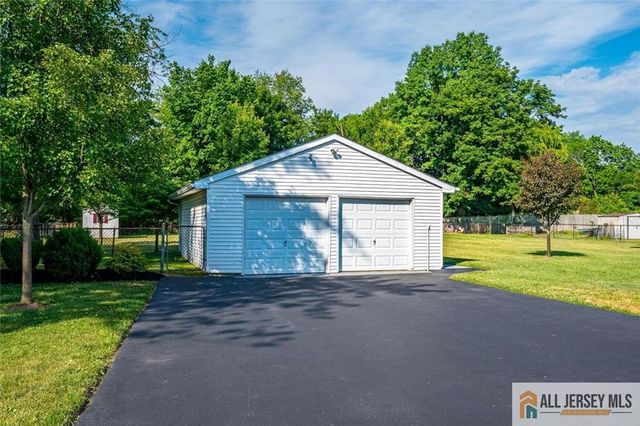 39 Kendall Road, South Brunswick, NJ 08824