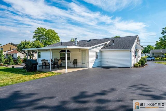 39 Kendall Road, South Brunswick, NJ 08824