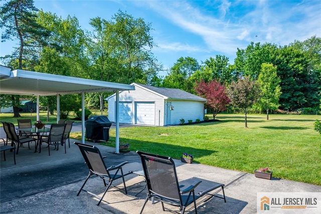 39 Kendall Road, South Brunswick, NJ 08824