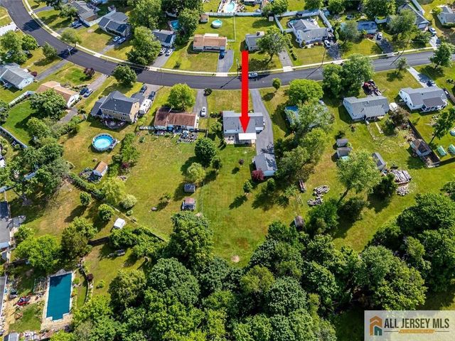 39 Kendall Road, South Brunswick, NJ 08824