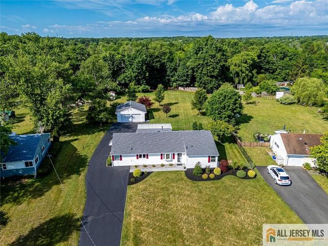 39 Kendall Road, South Brunswick, NJ 08824