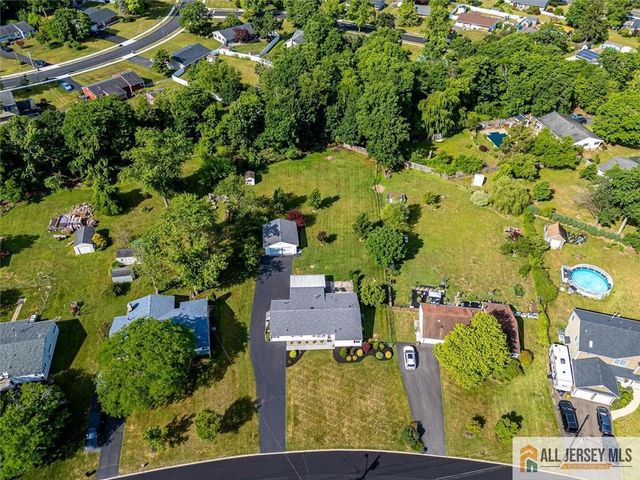 39 Kendall Road, South Brunswick, NJ 08824