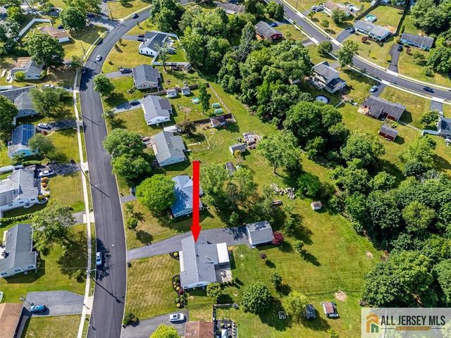 39 Kendall Road, South Brunswick, NJ 08824