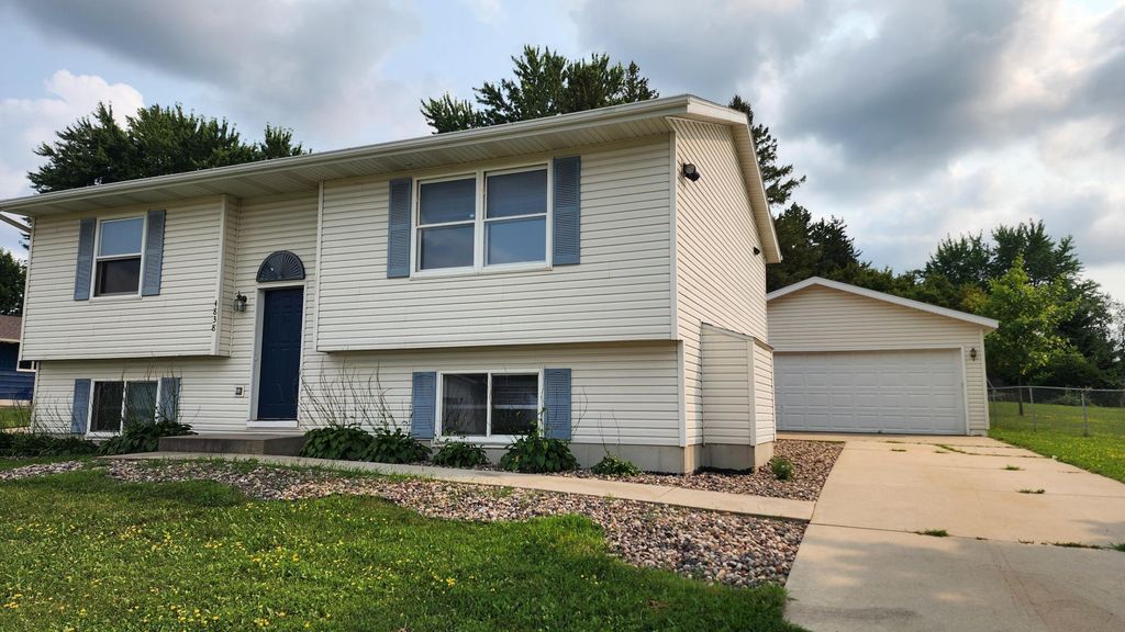 4838 Salley Lane NW, Rochester, MN 55901