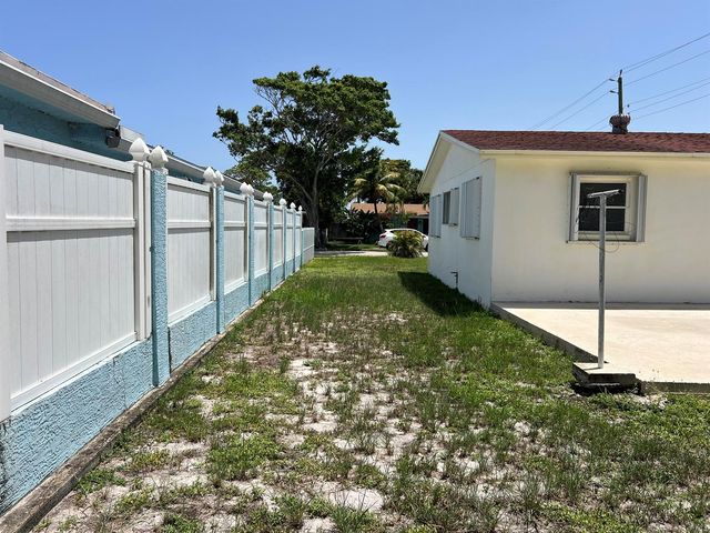 816 24th Avenue N, Lake Worth Beach, FL 33460