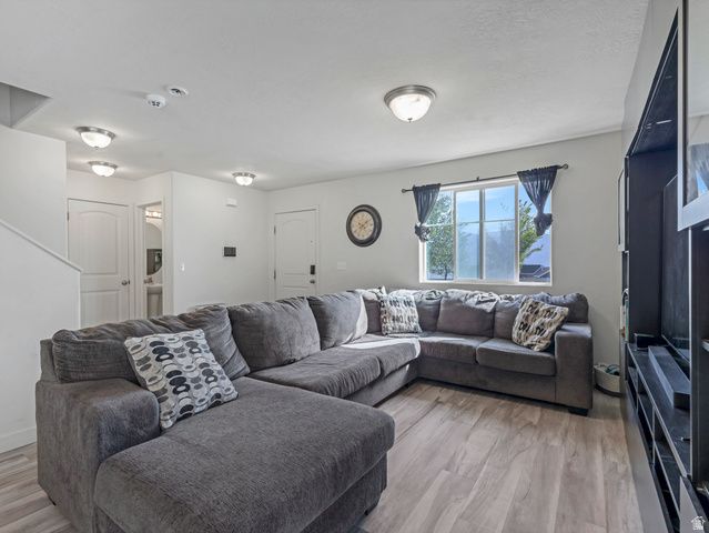 3049 S WILLOW CREEK DR, Saratoga Springs, UT 84045