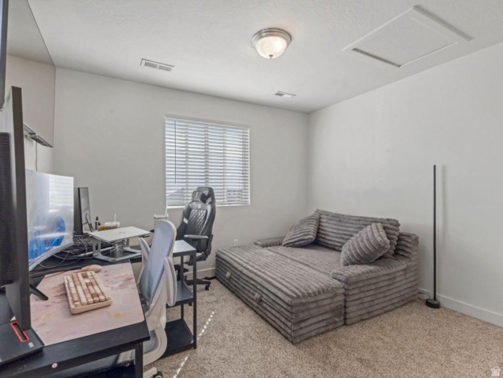 Image 13 of property listing at 3049 S WILLOW CREEK DR, Saratoga Springs, UT 84045