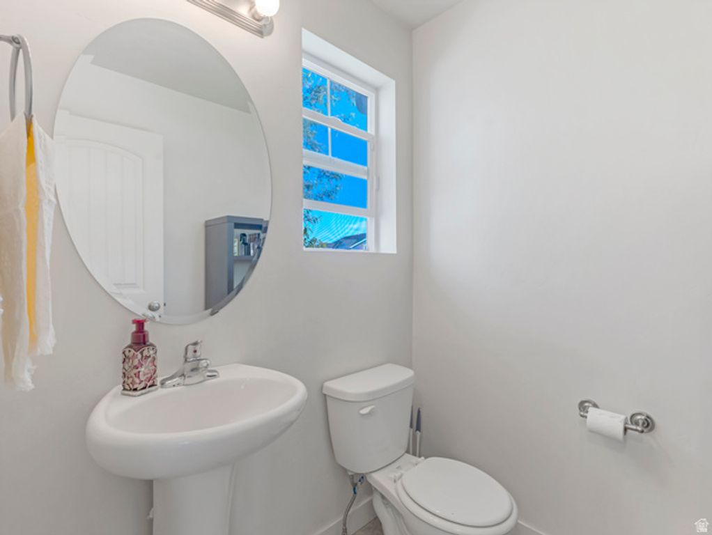 Image 4 of property listing at 3049 S WILLOW CREEK DR, Saratoga Springs, UT 84045