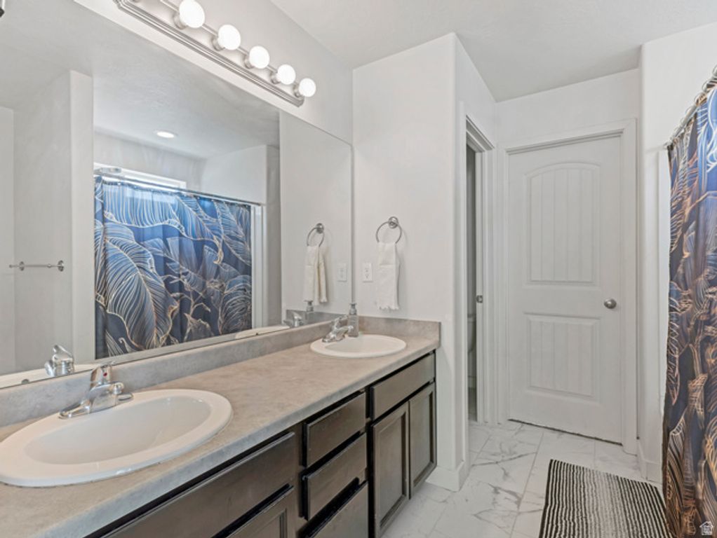 Image 10 of property listing at 3049 S WILLOW CREEK DR, Saratoga Springs, UT 84045