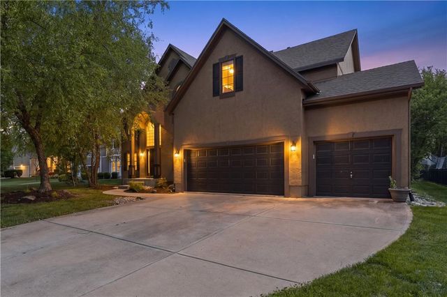 9233 W 143rd Terrace, Overland Park, KS 66221