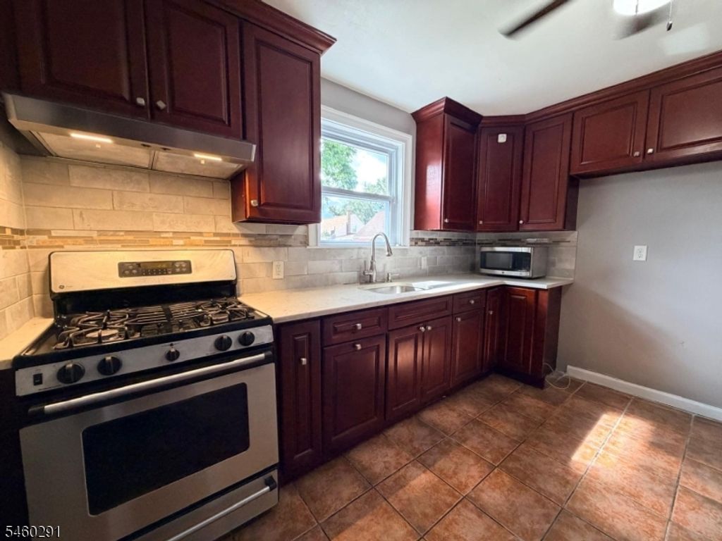 614 Mola Blvd, Elmwood Park Boro, NJ 07407 — exterior