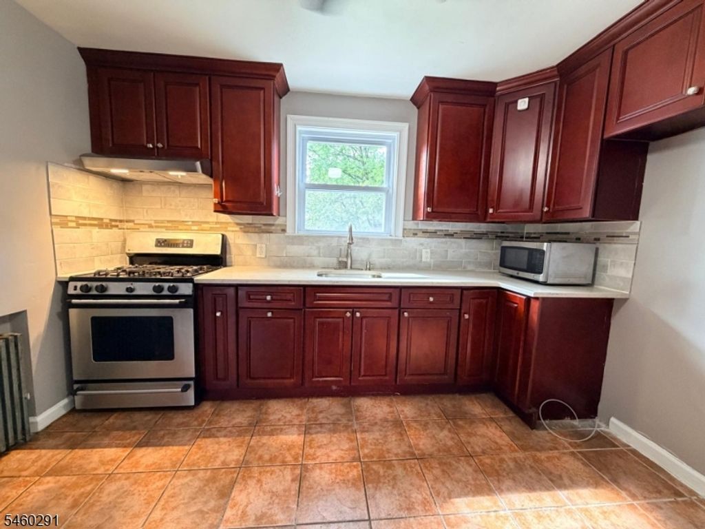 614 Mola Blvd, Elmwood Park Boro, NJ 07407 — photo 2