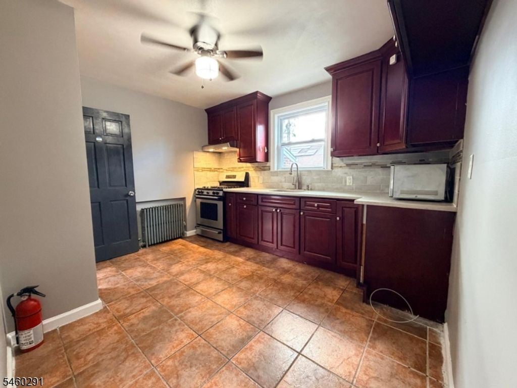 614 Mola Blvd, Elmwood Park Boro, NJ 07407 — photo 3
