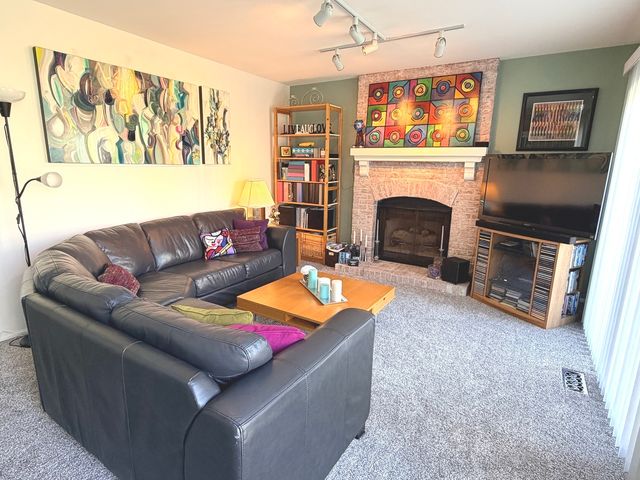10 Copperwood Drive, Buffalo Grove, IL 60089
