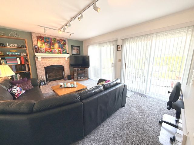 10 Copperwood Drive, Buffalo Grove, IL 60089