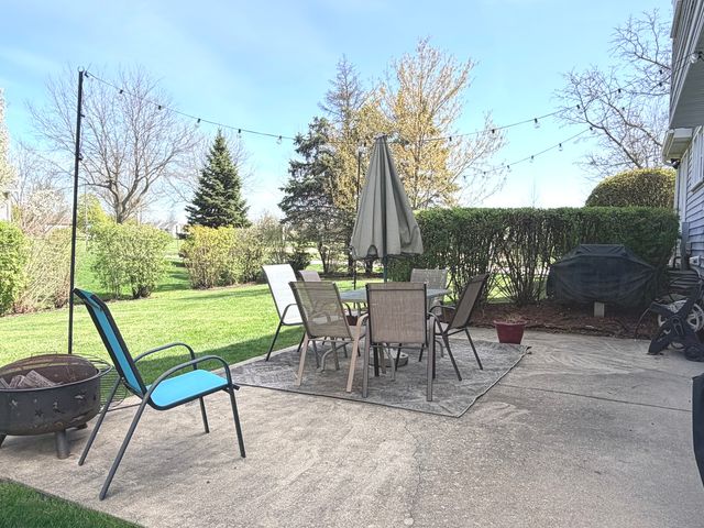 10 Copperwood Drive, Buffalo Grove, IL 60089