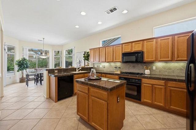 35907 Royal Vista Way, Palm Desert, CA 92211