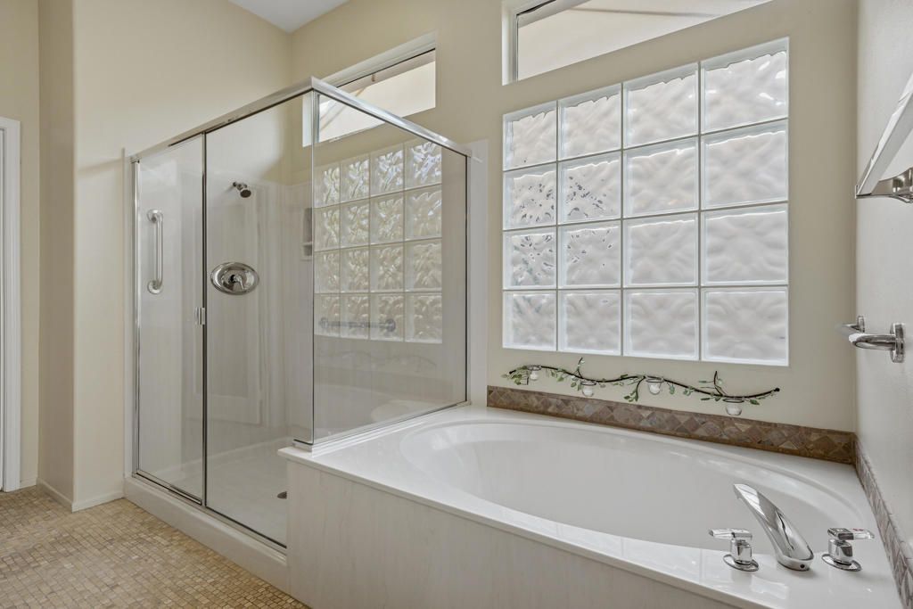 Image 17 of property listing at 35907 Royal Vista Way, Palm Desert, CA 92211