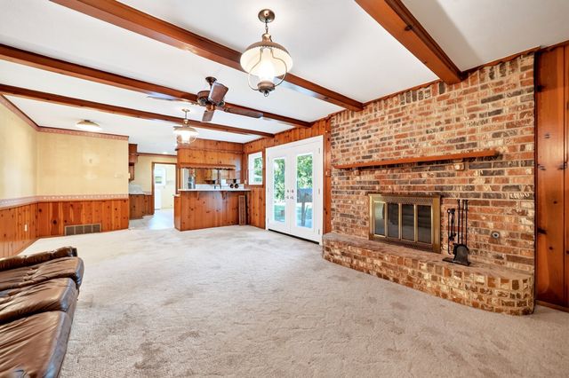 901 Lake Charles Avenue, Fort Worth, TX 76103