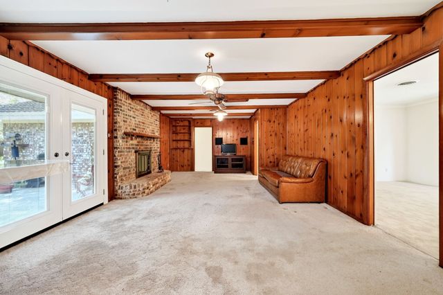 901 Lake Charles Avenue, Fort Worth, TX 76103