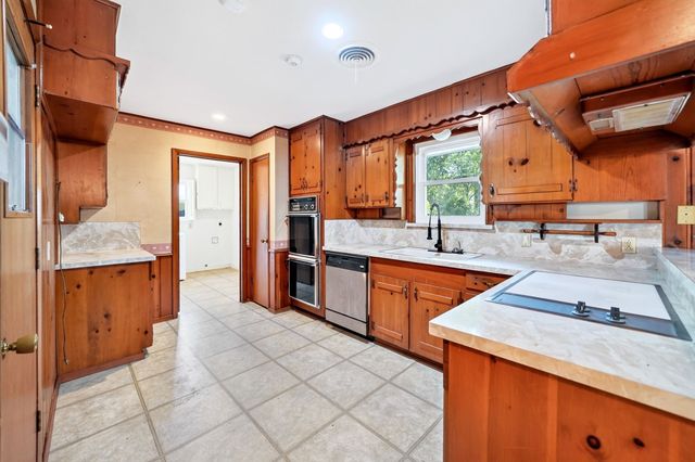 901 Lake Charles Avenue, Fort Worth, TX 76103
