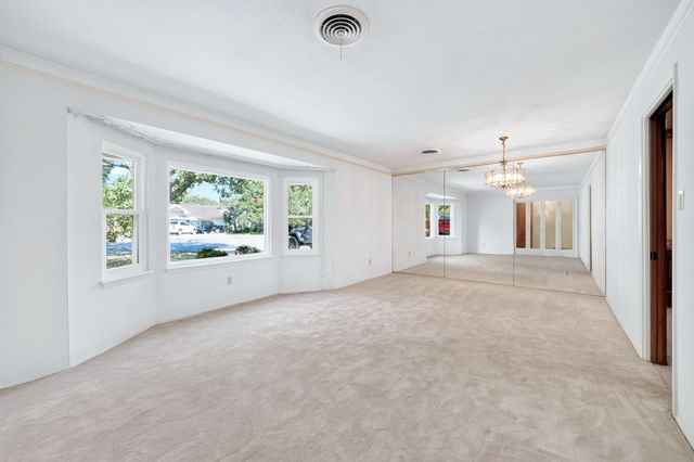 901 Lake Charles Avenue, Fort Worth, TX 76103