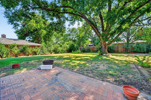 901 Lake Charles Avenue, Fort Worth, TX 76103