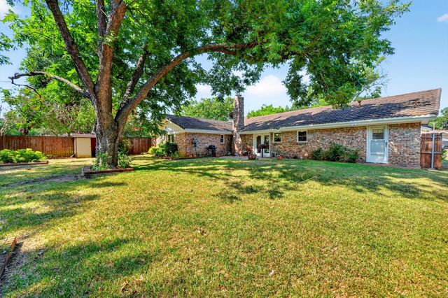 901 Lake Charles Avenue, Fort Worth, TX 76103
