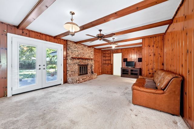 901 Lake Charles Avenue, Fort Worth, TX 76103