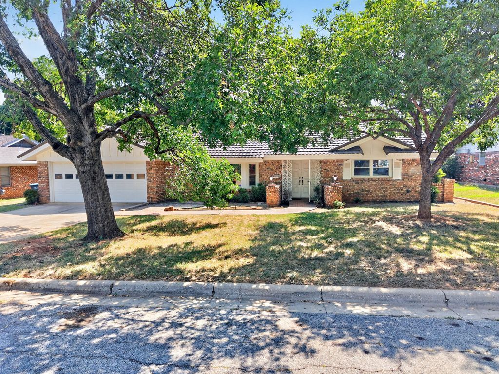 901 Lake Charles Avenue, Fort Worth, TX 76103
