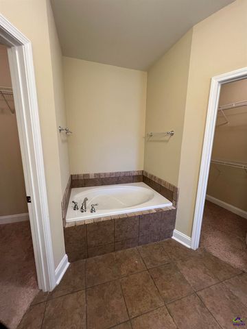 210 Lydia Drive, Bonaire, GA 31005