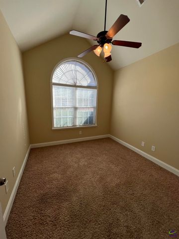 210 Lydia Drive, Bonaire, GA 31005