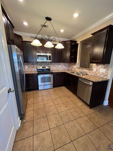 210 Lydia Drive, Bonaire, GA 31005