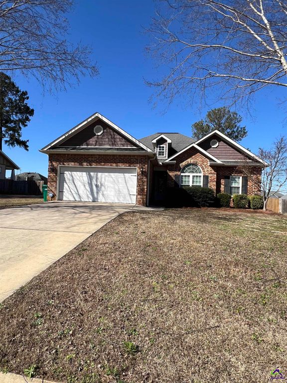 210 Lydia Drive, Bonaire, GA 31005