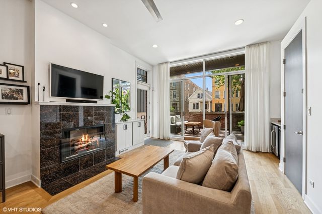 2020 W Iowa Street 1E, Chicago, IL 60622