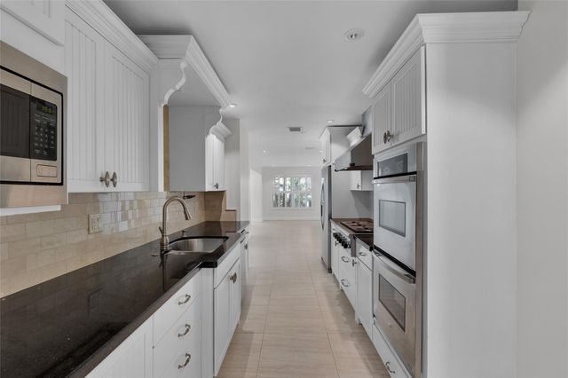 2401 NE 47TH Street, Lighthouse Point, FL 33064