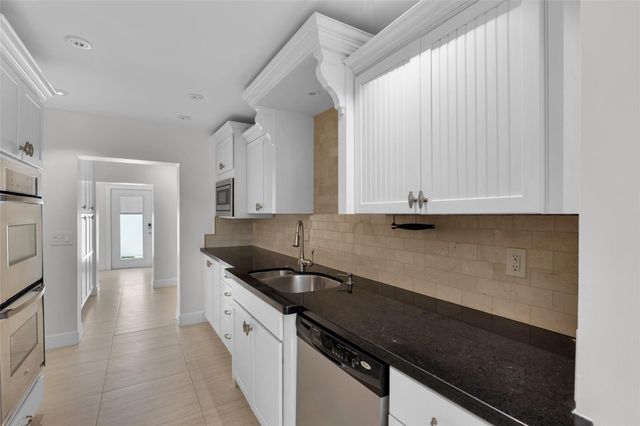 2401 NE 47TH Street, Lighthouse Point, FL 33064
