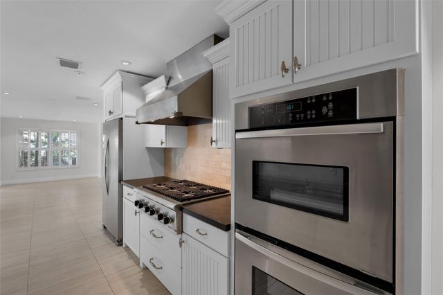 2401 NE 47TH Street, Lighthouse Point, FL 33064