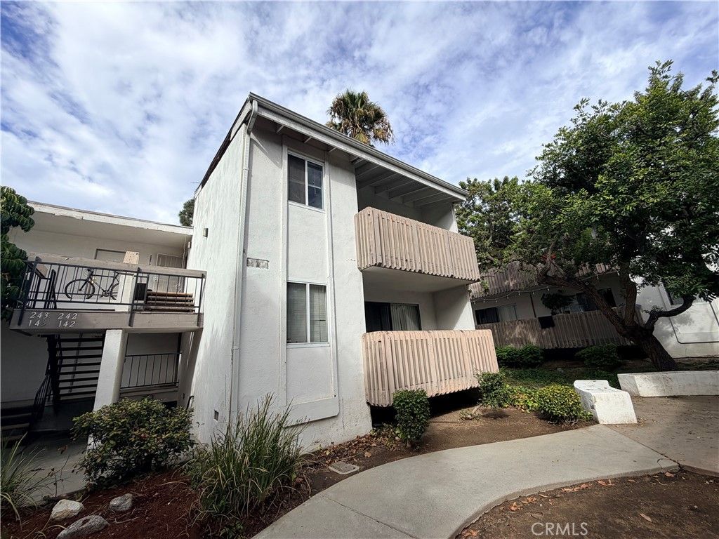 1661 Neil Armstrong 242, Montebello, CA 90640
