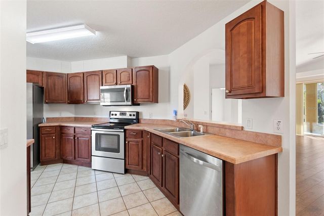 232 OAK HAMMOCK DR, Davenport, FL 33837