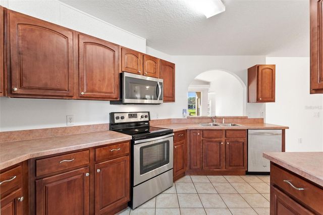 232 OAK HAMMOCK DR, Davenport, FL 33837