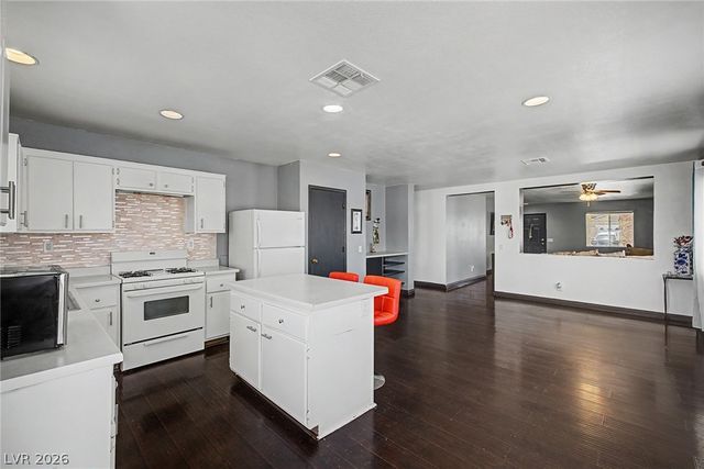 5854 Dana Rogers Drive, Las Vegas, NV 89110