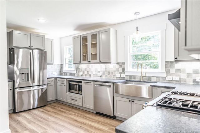 1710 N Poplar Street, Aberdeen, NC 28315