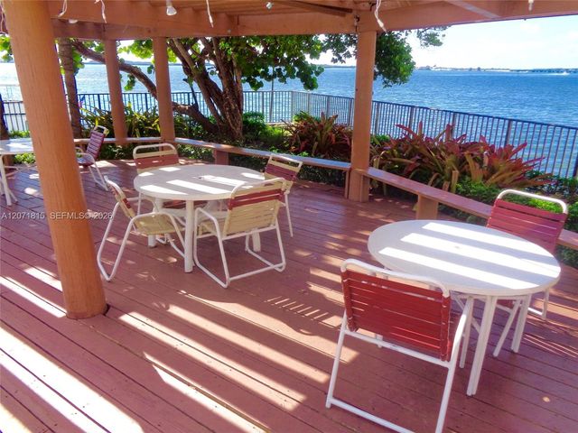 999 Brickell Bay Drive 809, Miami, FL 33131