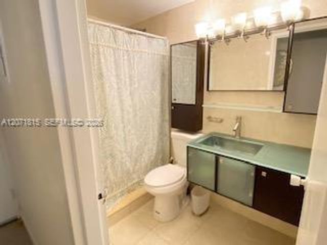 999 Brickell Bay Drive 809, Miami, FL 33131